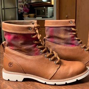 Women’s timberlands boots size 7.5.